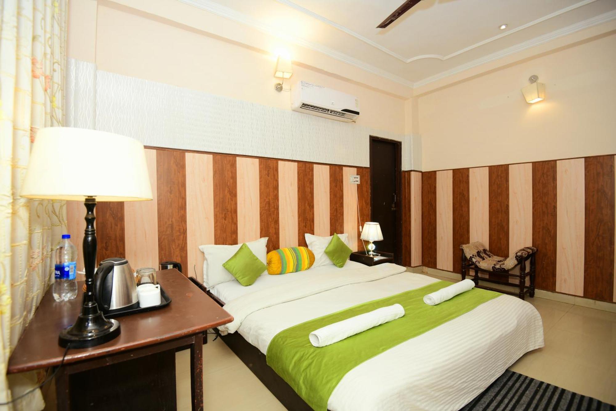 Ap Palace Hotel, Ayodhya ภายนอก รูปภาพ
